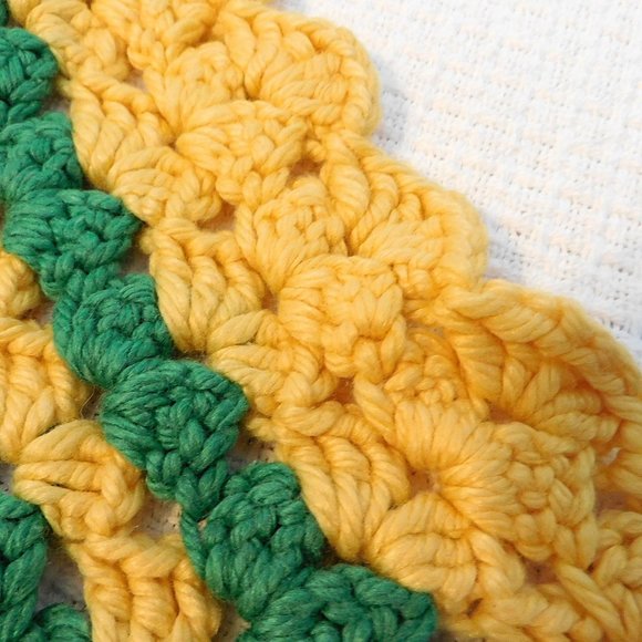 Vintage Green Yellow Shell Afghan Throw Shell & Fringe Border 46" x 38 - Picture 5 of 6